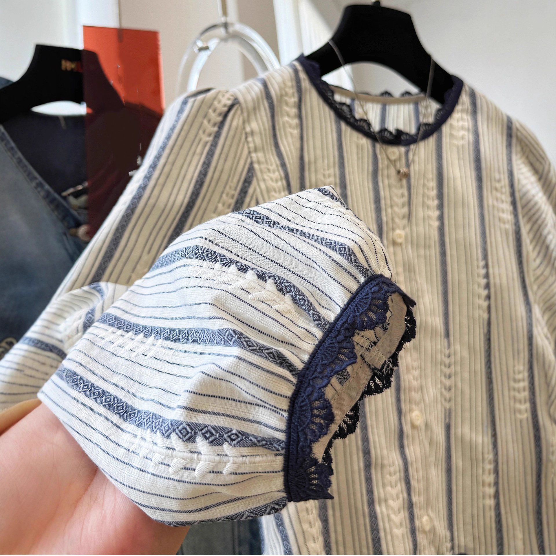 Women's Striped Lace Trim Blou - đánh giá và giá Embroidery A